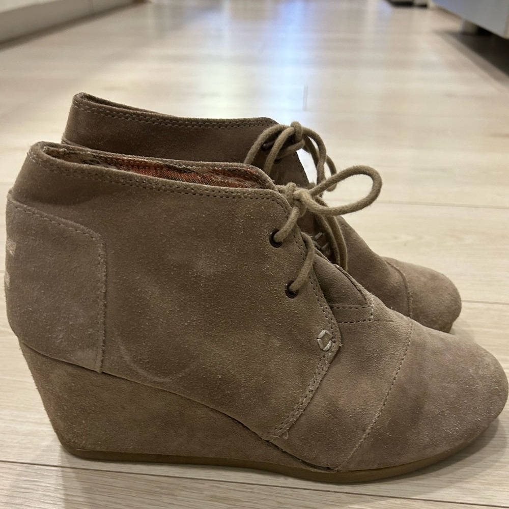 Tom’s Kala suede wedge booties sz 8